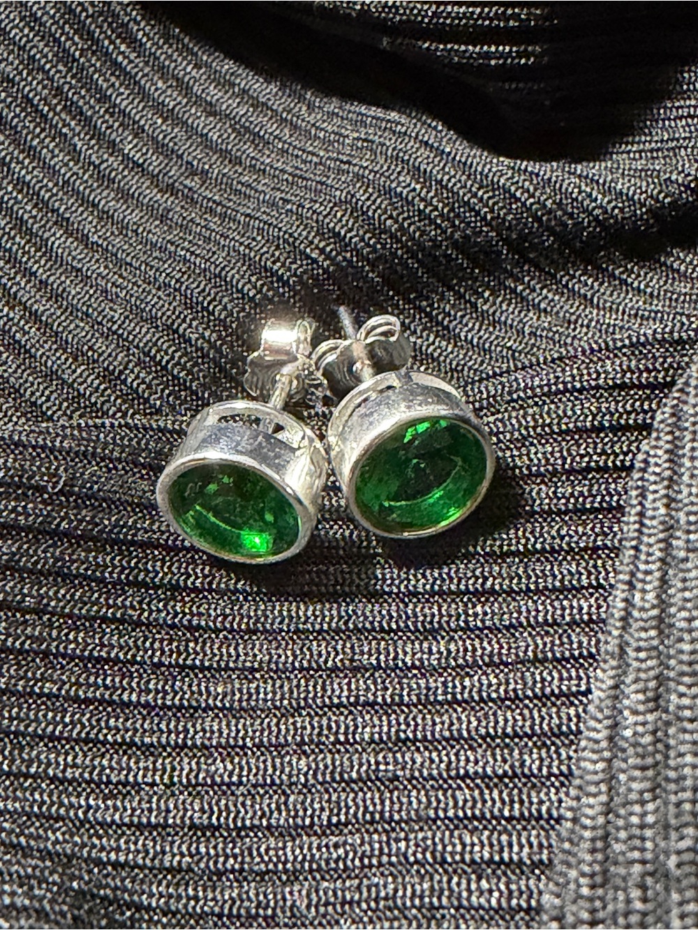 Green earrings - Picture 2 of 3